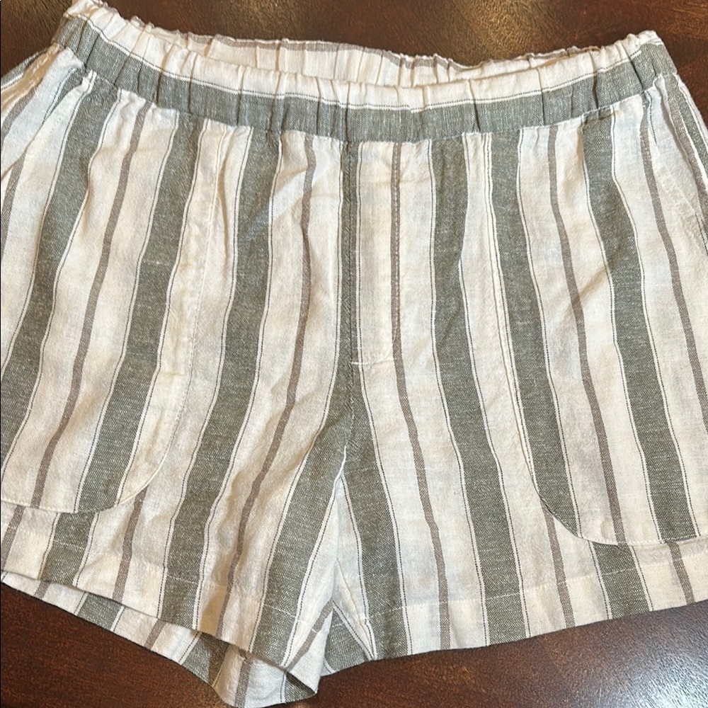 Banana Republic Striped Green and White Women's Shorts